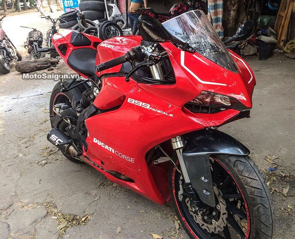 benelli-tnt-300-ducati-lookalike-front-three-quarter