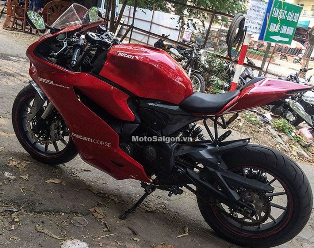 benelli-tnt-300-ducati-lookalike-side-left