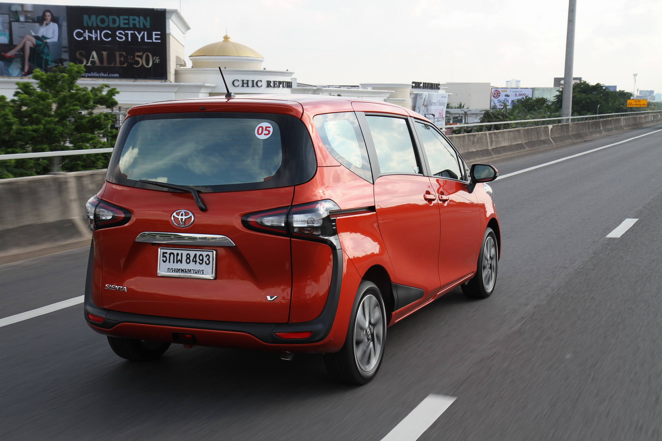 Toyota Sienta Test Drive