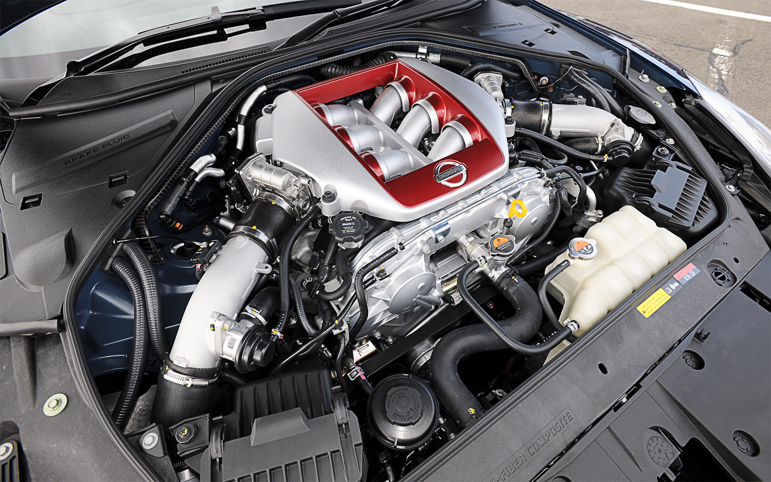 2013-nissan-GT-R-engine