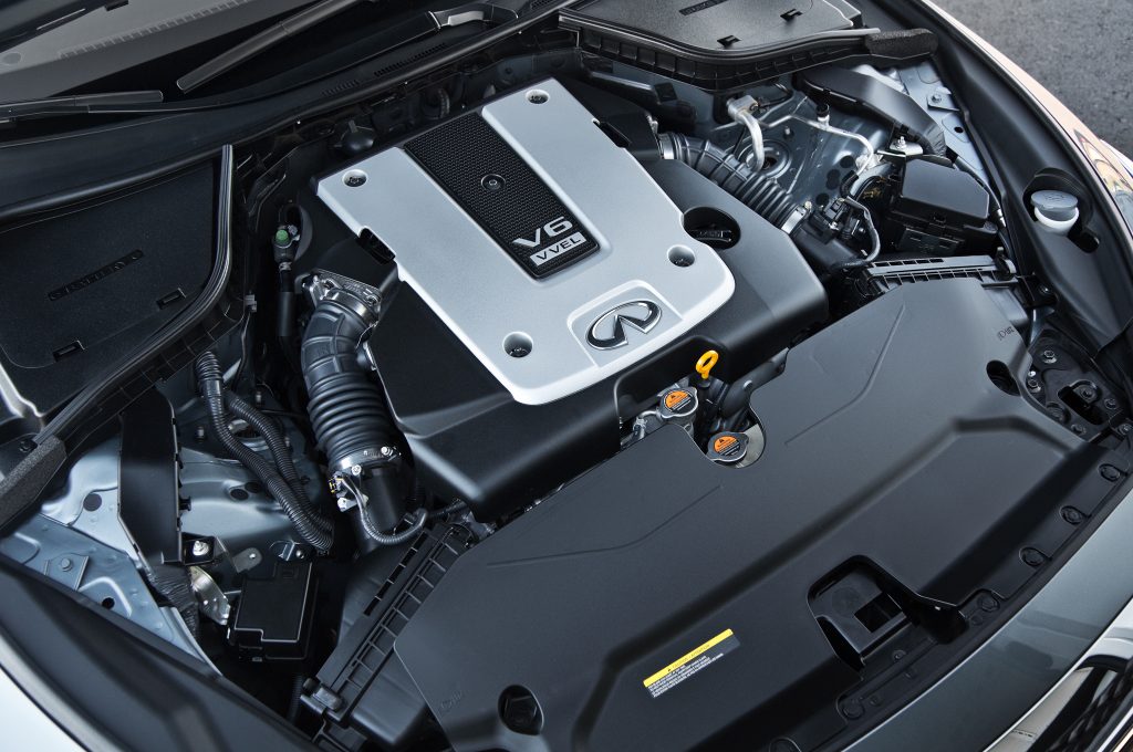2014-Infiniti-Q50-engine
