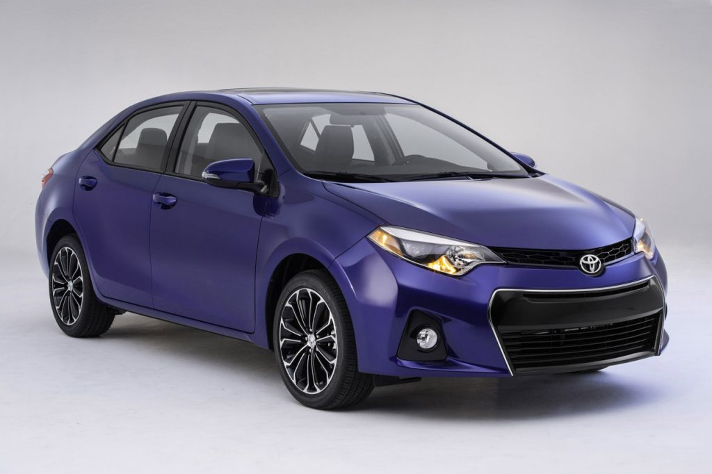 front-three-quarter-of-2014-Toyota-Corolla-S