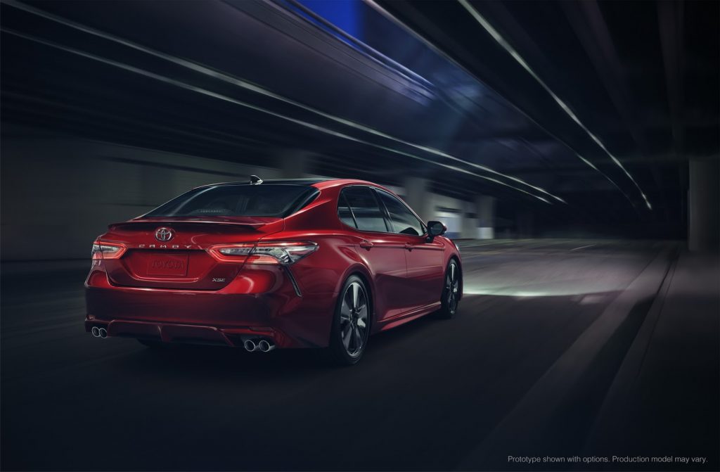 2018 Toyota Camry ซีดานกลาง
