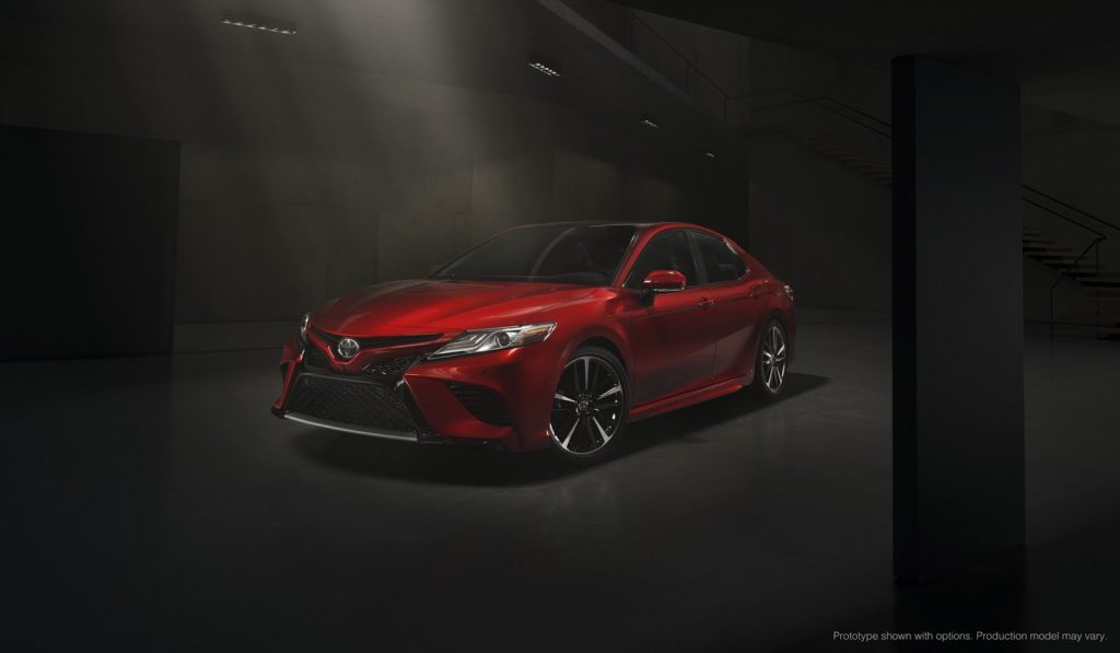 2018 Toyota Camry ซีดานกลาง