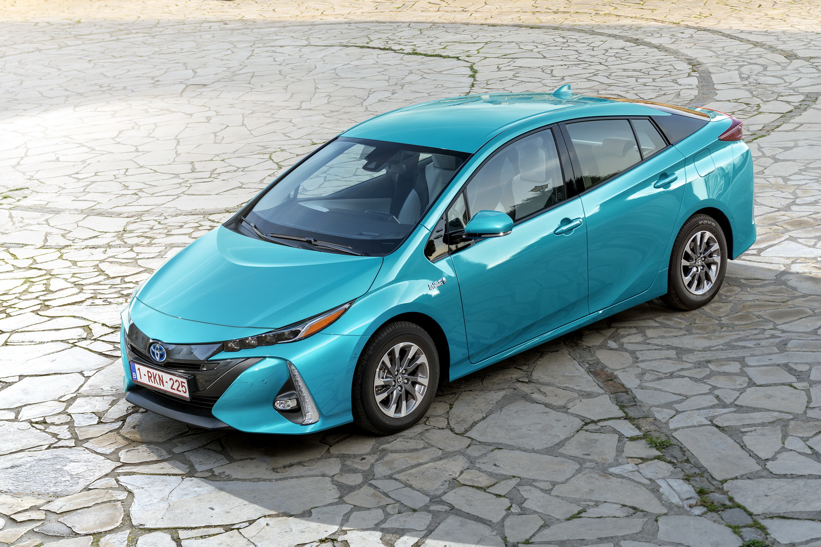 2017-Toyota-PriusPHEV-63