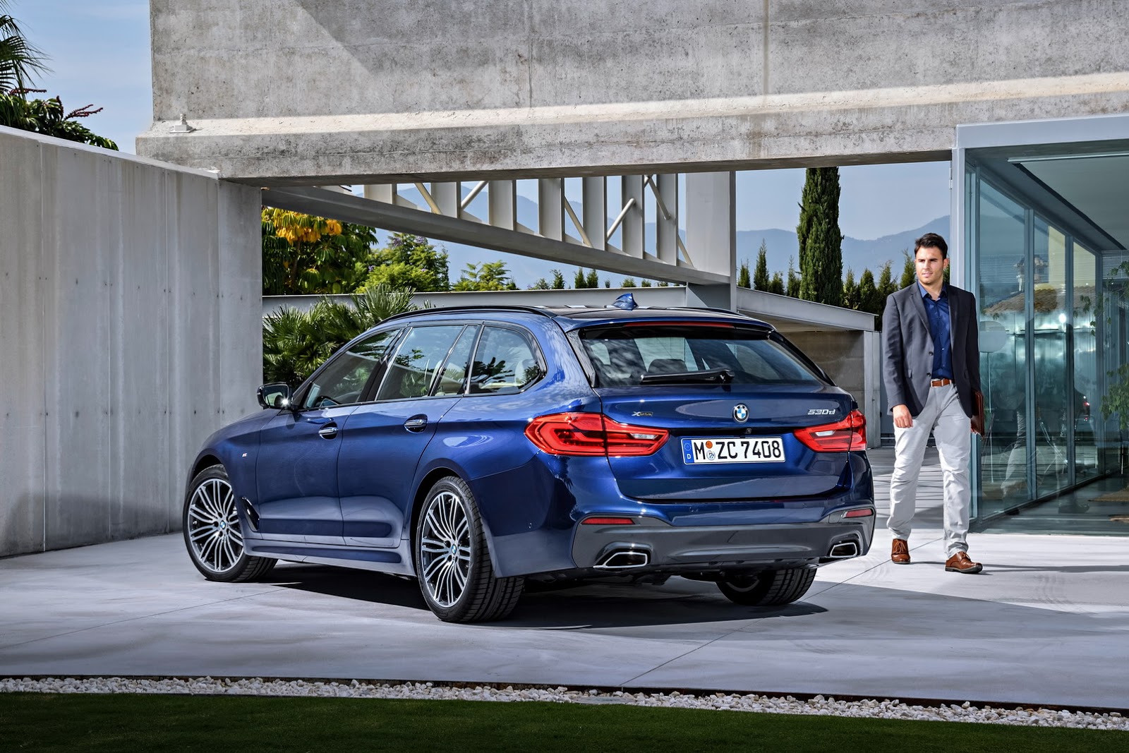 2018-BMW-5-Series-Touring-5