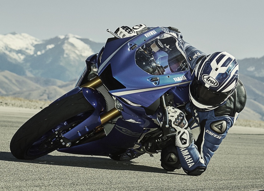 2017-Yamaha-YZF-R6 (6)