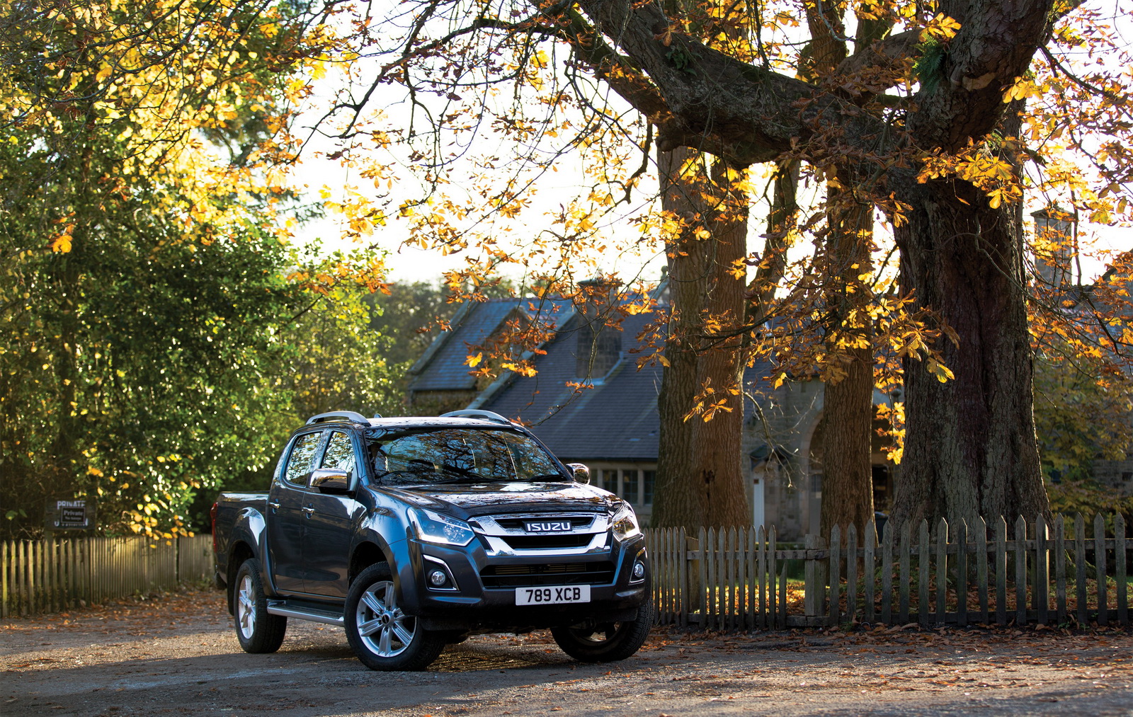 2017-isuzu-d-max-uk-1