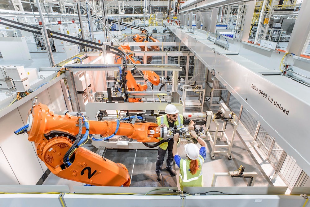 ford-dagenham-diesel-centre-ecoblue-diesel-engine-production-line-2