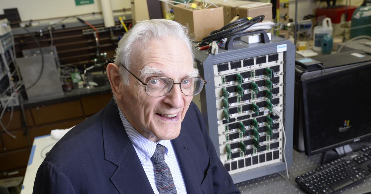 goodenough_john_2015_in_his_lab31853_1