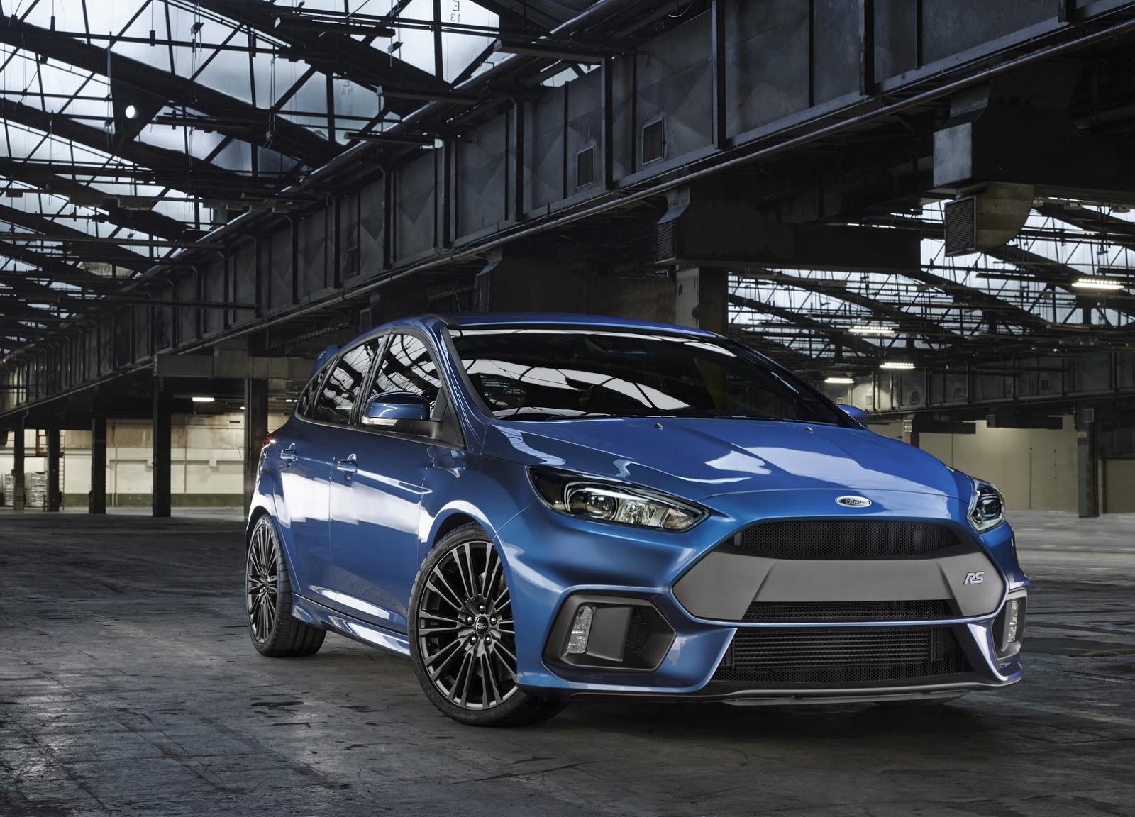 FordFocusRS-official-2