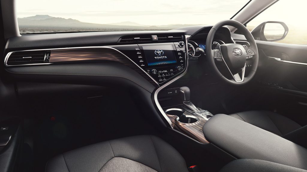 2018 Toyota Camry ซีดานกลาง