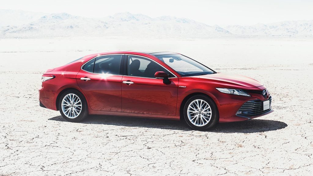 2018 Toyota Camry ซีดานกลาง