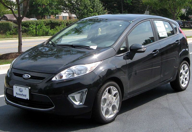 800px-2011_Ford_Fiesta_SES_hatchback_front_--_07-17-2010