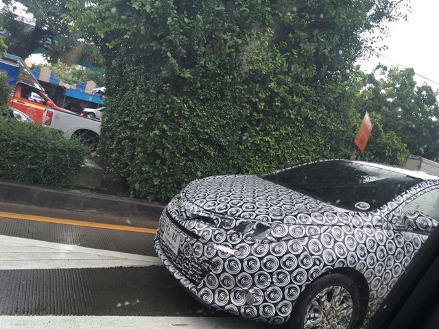 Asia-spec-Toyota-Yaris-facelift-front-end-spotted-testing