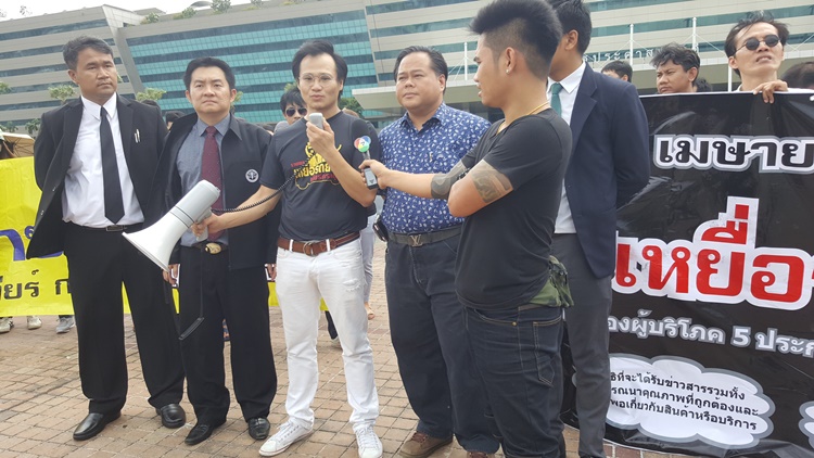 Ford-owner-thai-protester (3)