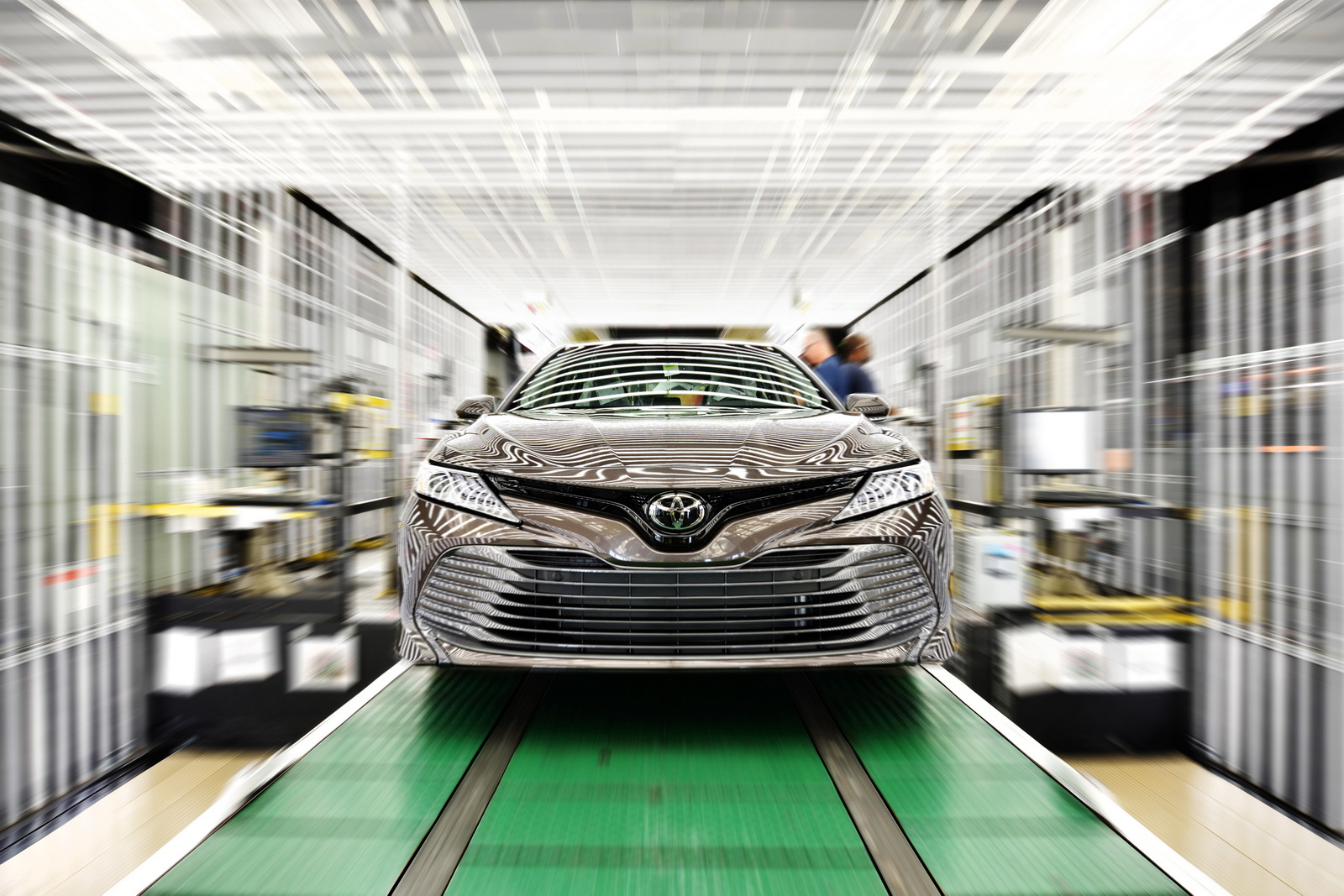 2018-ToyotaCamry-07