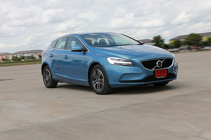 2017-Volvo-V40-T4-Review004