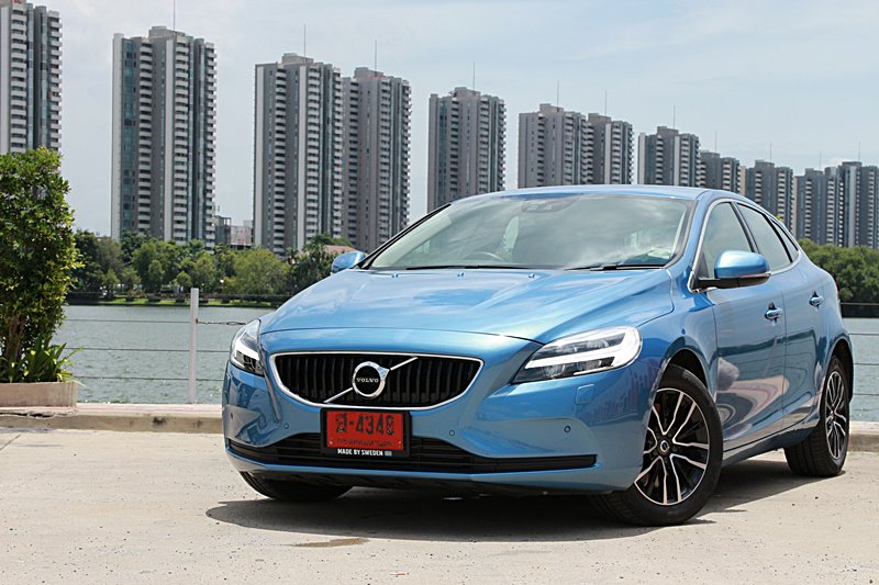 2017-Volvo-V40-T4-Review011
