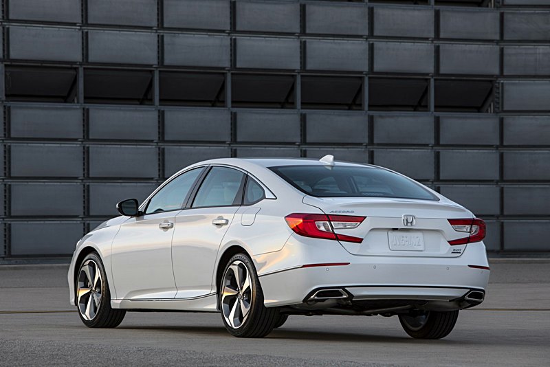 2018-Honda-Accord005