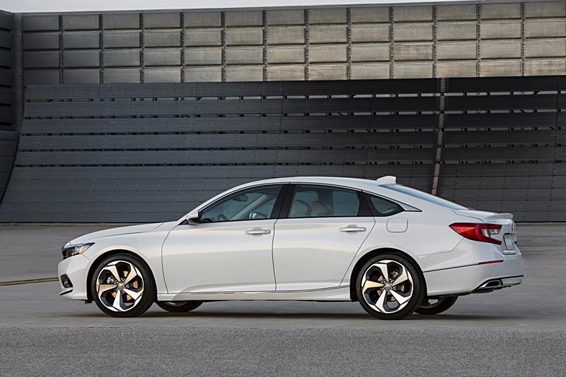 2018 Honda Accord ซีดานกลาง