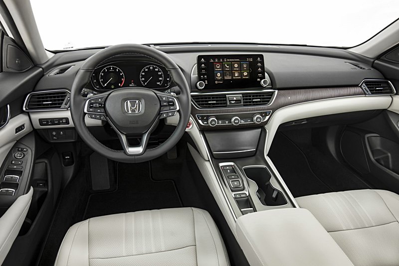 2018 Honda Accord ซีดานกลาง
