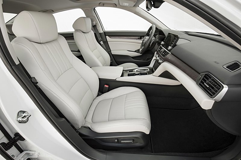 2018 Honda Accord ซีดานกลาง