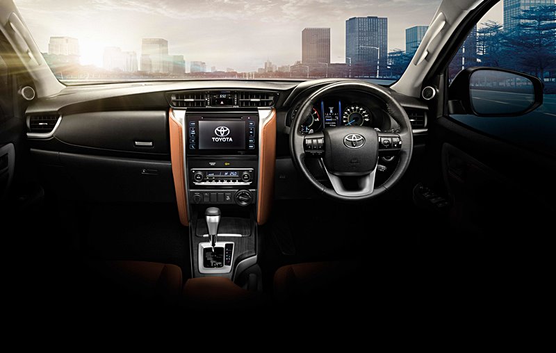 Toyota-Fortuner-2017-007