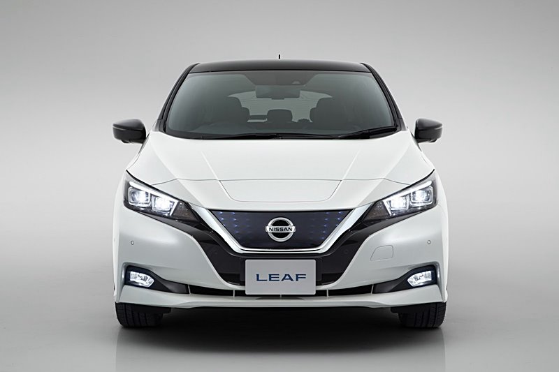 2018-Nissan-Leaf-Official-011