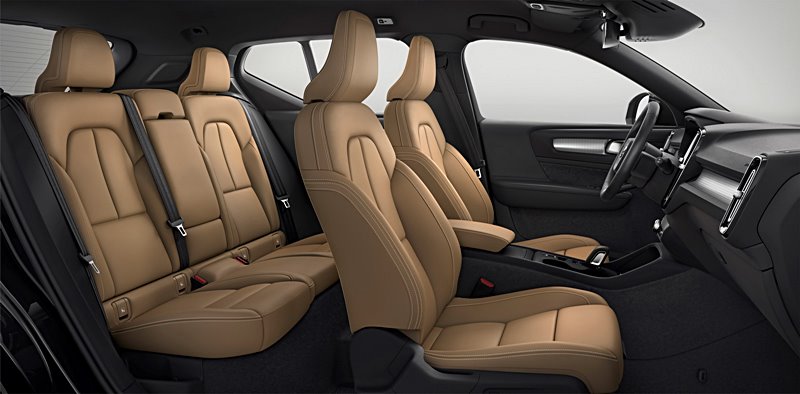 2018-Volvo-XC40-official011