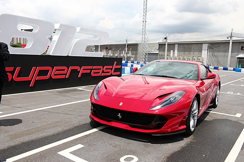 Ferrari 812 Super Fast
