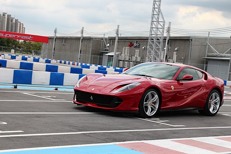 Ferrari 812 Super Fast