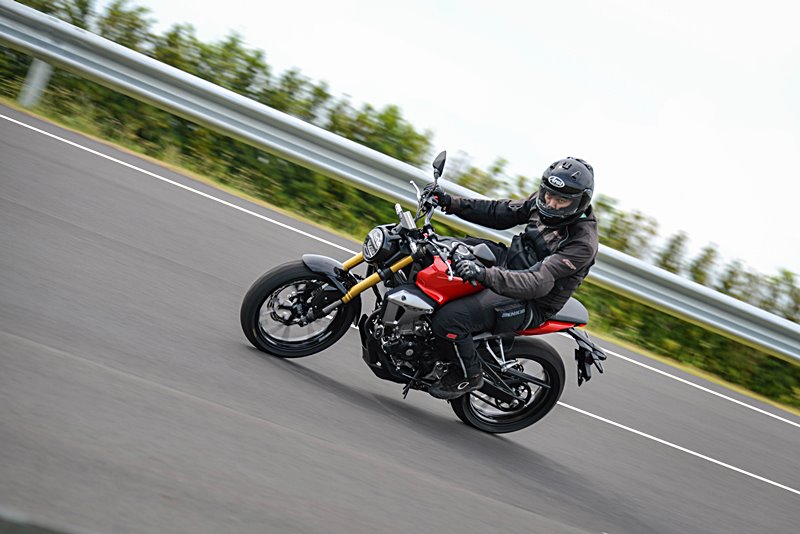 Honda-CB150R-test002