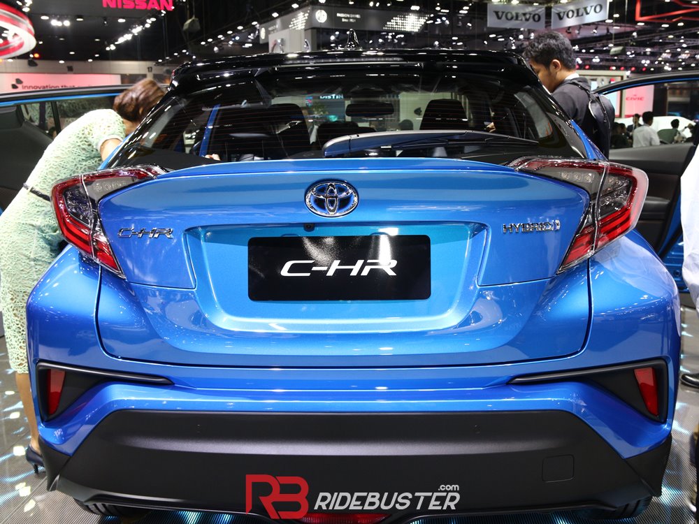 รถยนต์อเนกประสงค์   Toyota CH-R