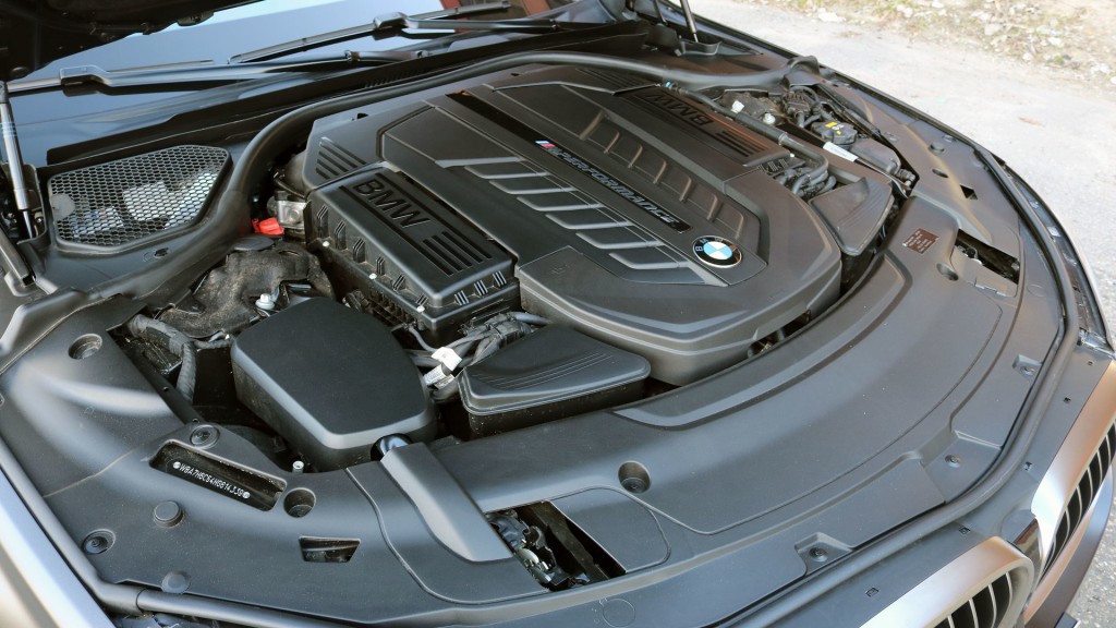 BMW M760i Discontinue