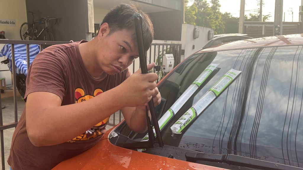 ใบปัดน้ำฝน Valeo Hybrid First