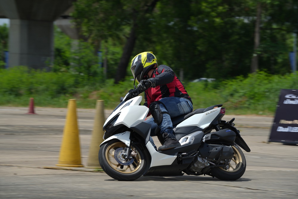 รถมอเตอร์ไซค์ สกู๊ตเตอร์ Honda Click 160 รถมอเตอร์ไซค์ สกู๊ตเตอร์ Honda Click 160