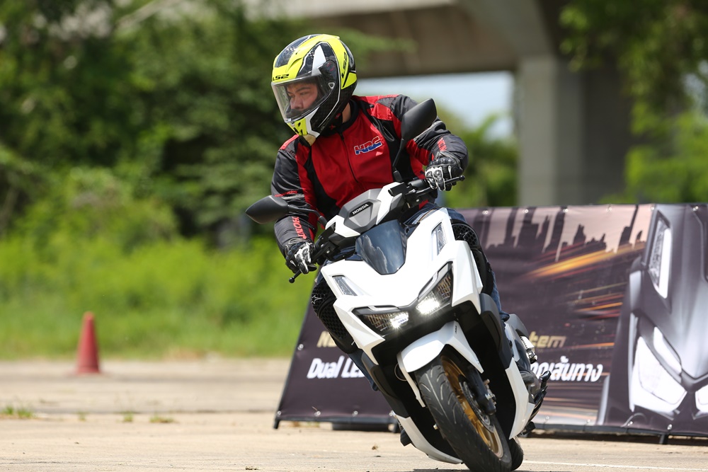 รถมอเตอร์ไซค์ สกู๊ตเตอร์ Honda Click 160 รถมอเตอร์ไซค์ สกู๊ตเตอร์ Honda Click 160