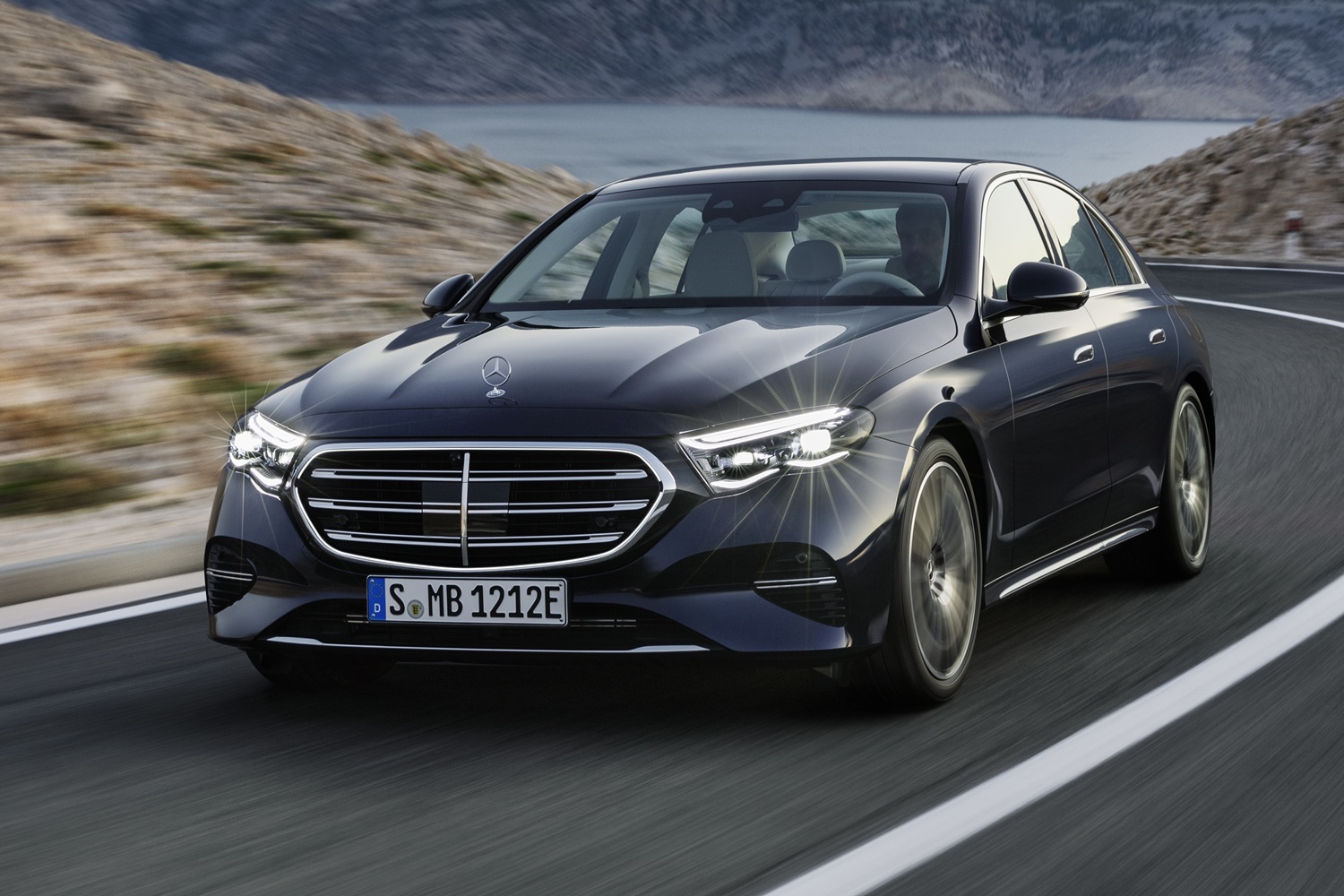 2024 MercedesBenz EClass ชายกลางเจนใหม่หรูสปอร์ต