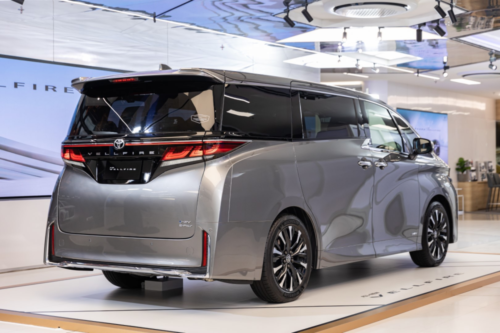 Toyota Alphard 2023