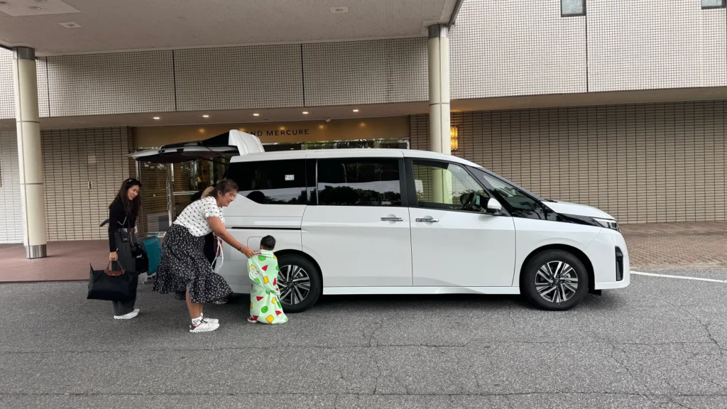 Nissan Serena e-Power Driving Japan Nissan Serena e-Power Driving Japan