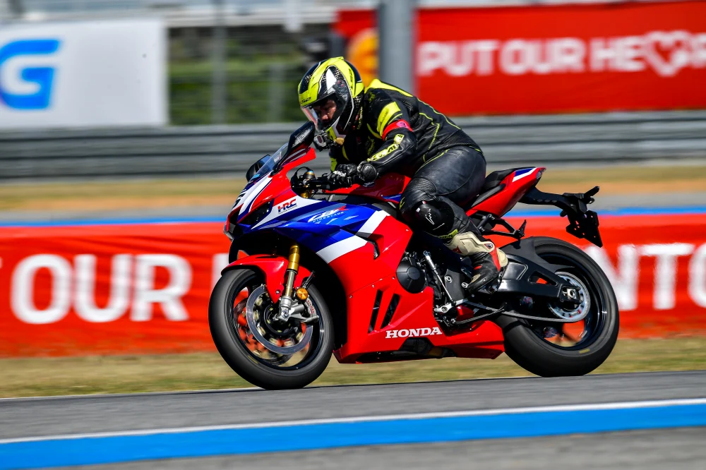 Honda CBR1000RR-R SP 2025 Honda CBR1000RR-R SP 2025