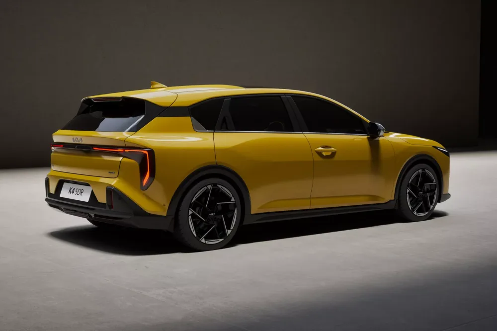 2026 KIA K4 5DR Hatchback