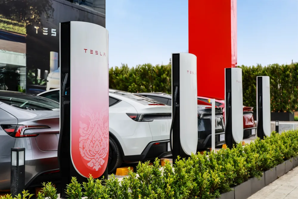 Tesla Center RAMA5 Supercharger V4