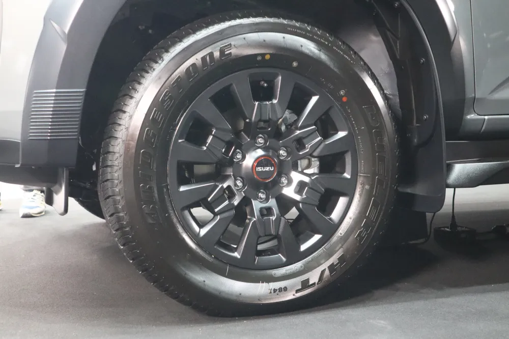 2026 Isuzu D-max V-Cross