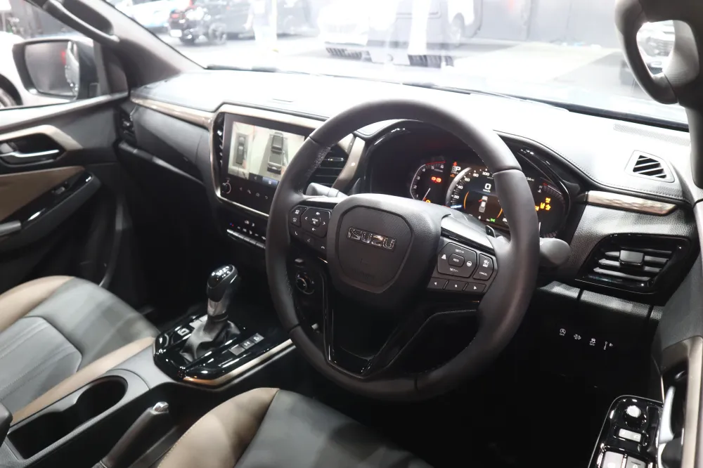 2026 Isuzu D-max V-Cross