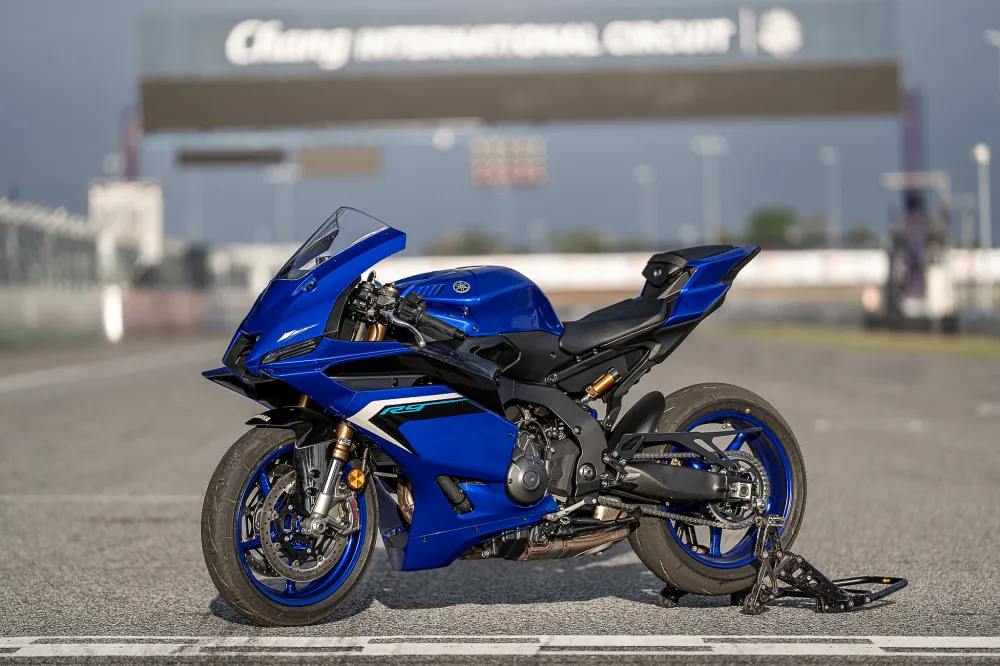 Yamaha R9