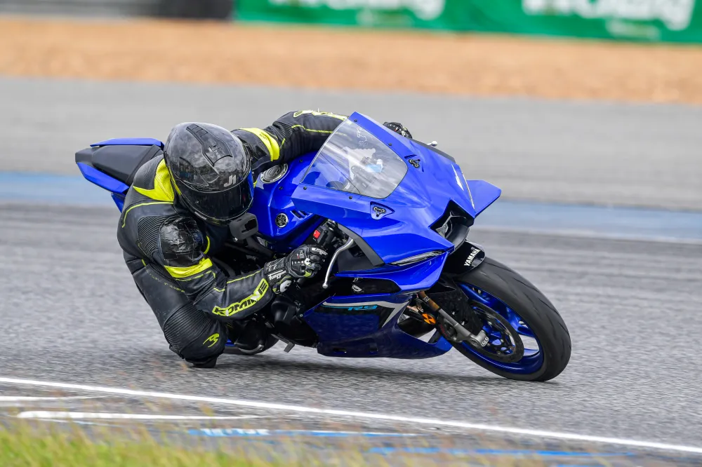 Yamaha R9