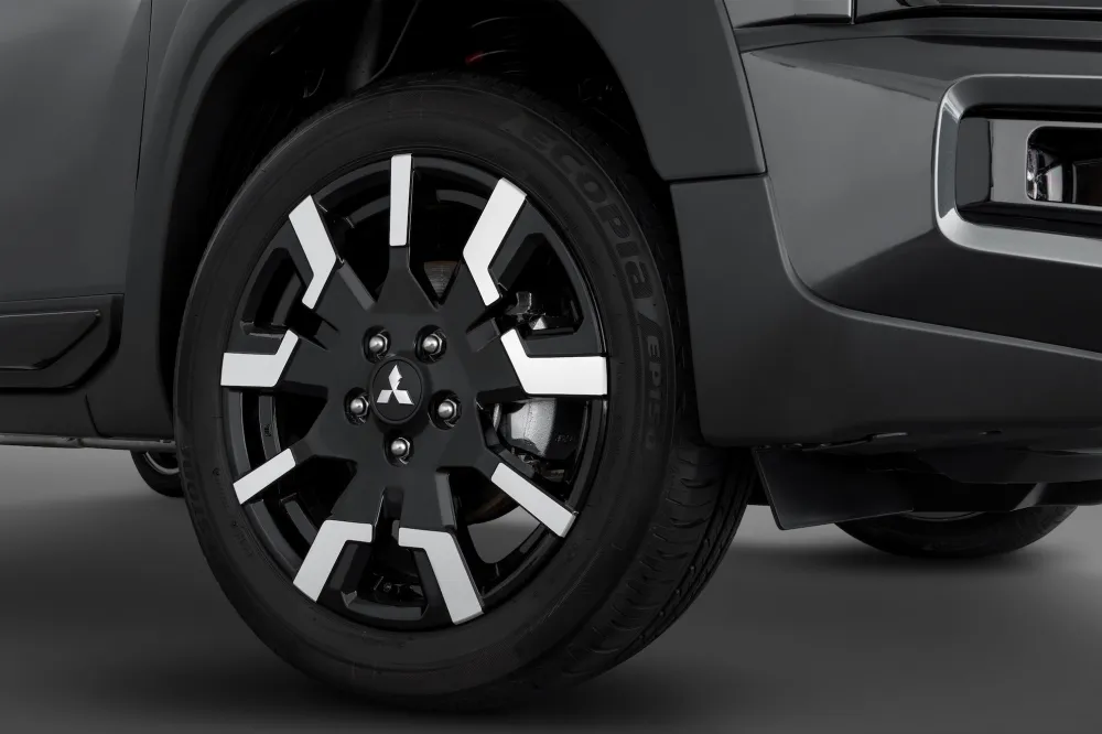 Mitsubishi Xpander Cross HEV