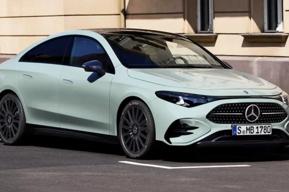 Mercedes-Benz CLA 220 Hybrid